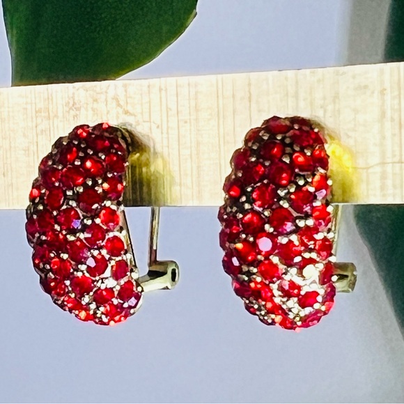 Heidi Daus 🆕 Siam Red “Hugs” Crystals earrings omega for pierced ears - Picture 5 of 8